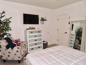 Desk, iron/ironing board, WiFi, bed sheets - Cozy 1BR Near Brickell (Miami)