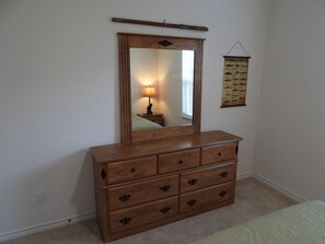 Room - The Retreat with Lakeside Access thru Backyard Gate! Boat Launch Nearby. (Granbury)