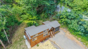 Exterior - Brand New!  2-bedroom cabin with AC in scenic Sevierville (Sevierville)