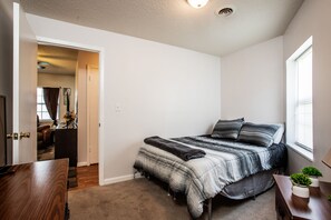2 bedrooms, WiFi (free), bed sheets