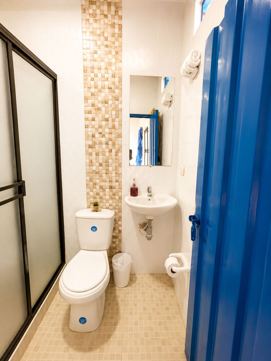 Basic Quadruple Room | Bathroom