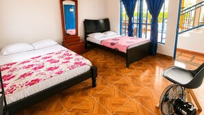 Habitación cuádruple básica | Wifi gratis