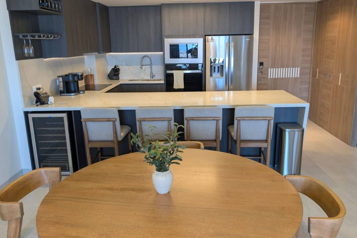 Kaffetrakter/tekoker, kjøleskap, mikrobølgeovn og ovn