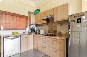 Private kitchen - Cinderella apartment with private sundeck candolim (Candolim)
