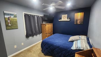 6 habitaciones, escritorio, tabla de planchar con plancha y wifi