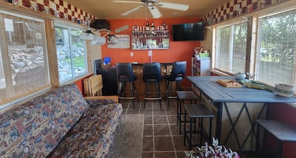 Spacious 6-bedroom house located on Richmond Lake.