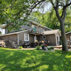 Exterior - Spacious 6-bedroom house located on Richmond Lake. (Aberdeen)