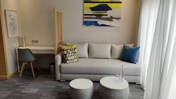 Suite Superior, balcone, vista giardino | Area soggiorno