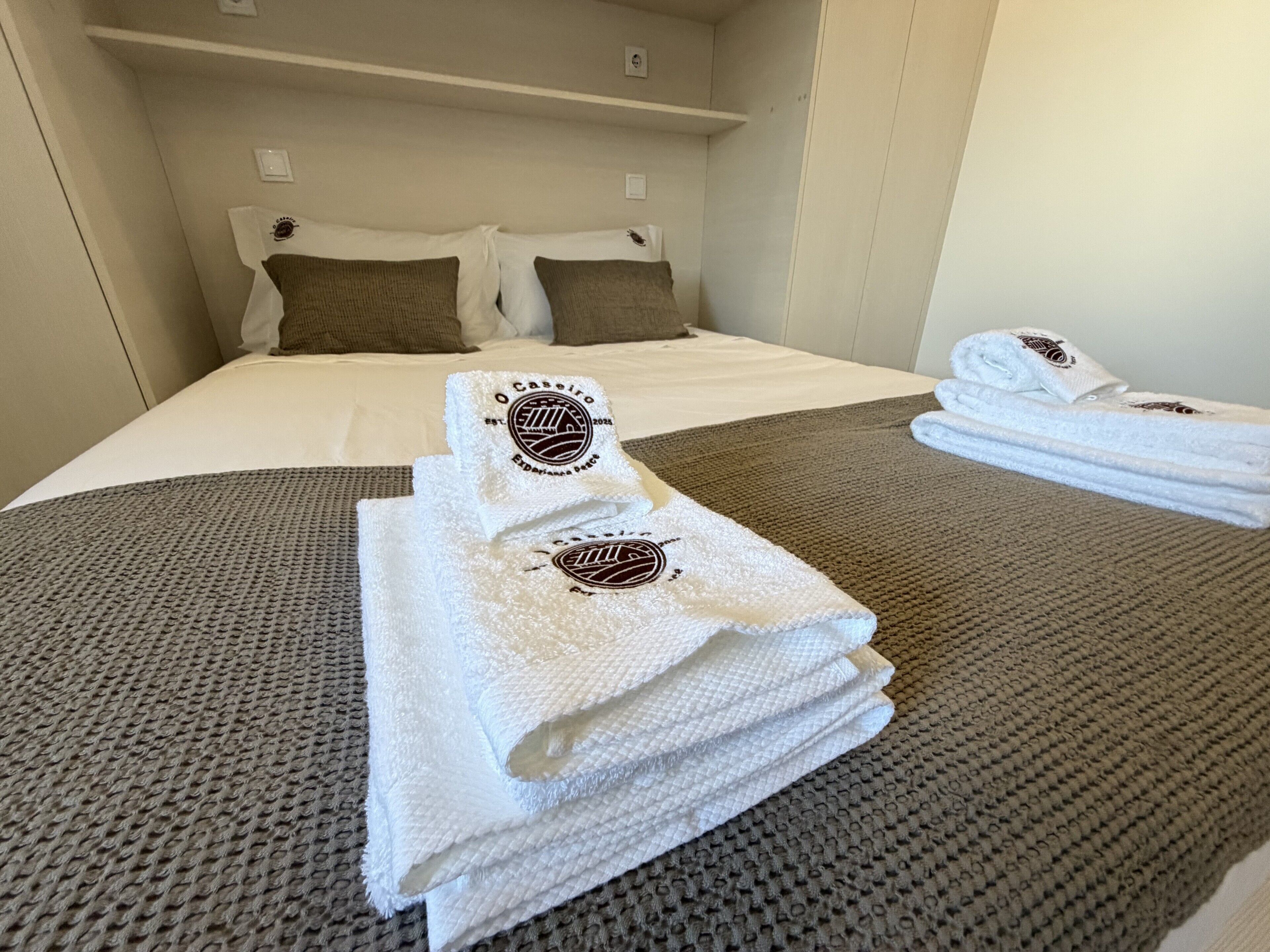 WiFi, bed sheets