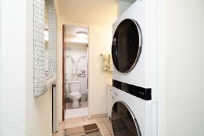 Hair dryer, towels, soap, shampoo - Oceanfront Sunrise Escape - Calm Beach - AC (Hauula)