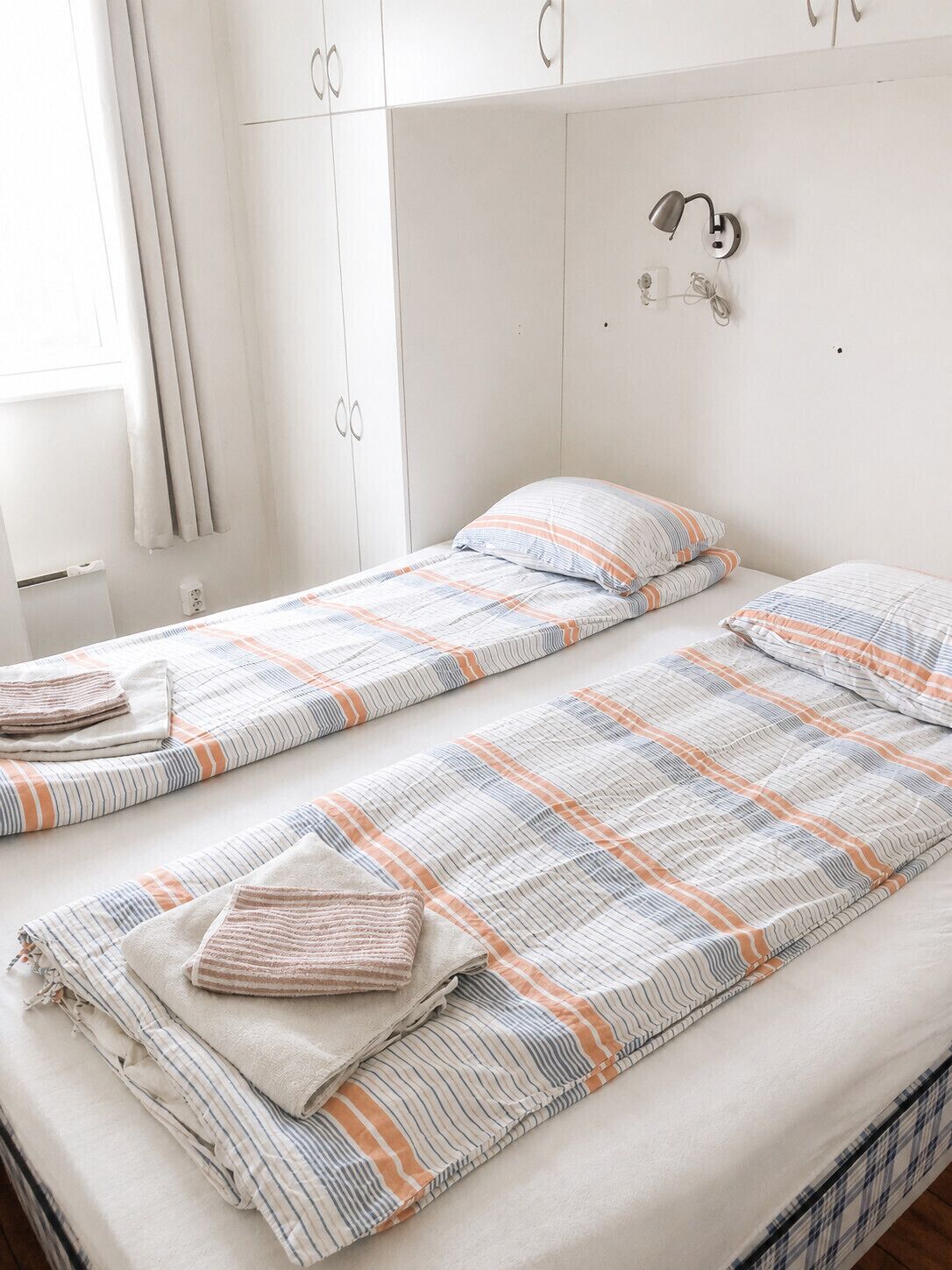 Free WiFi, bed sheets