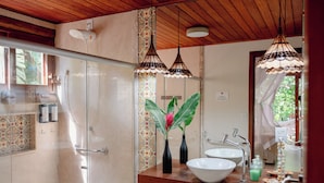 Studio Deluxe, véranda, vue jardin | Salle de bain