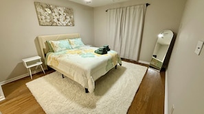 Tabla de planchar con plancha, wifi y ropa de cama 