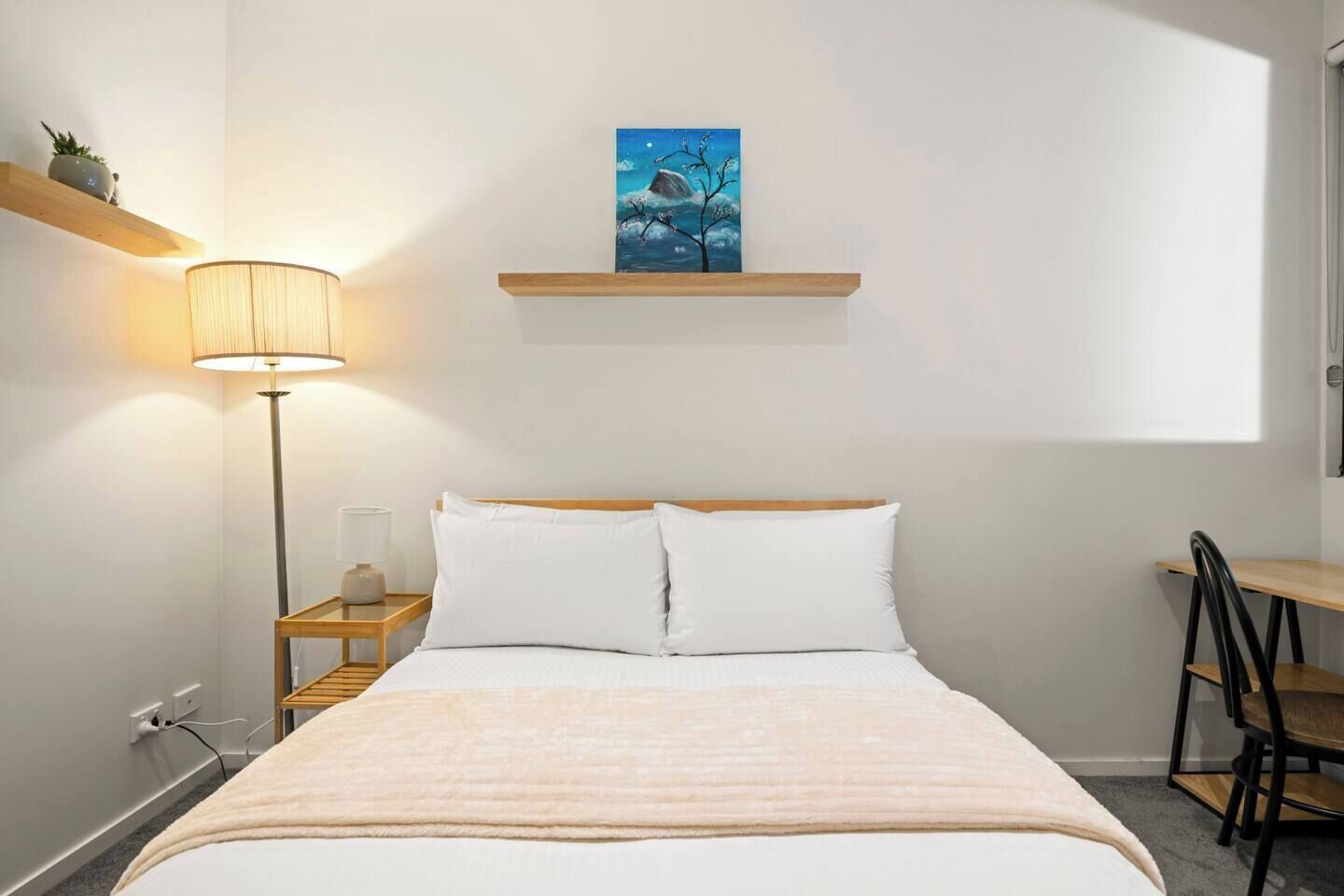 Desk, iron/ironing board, WiFi, bed sheets