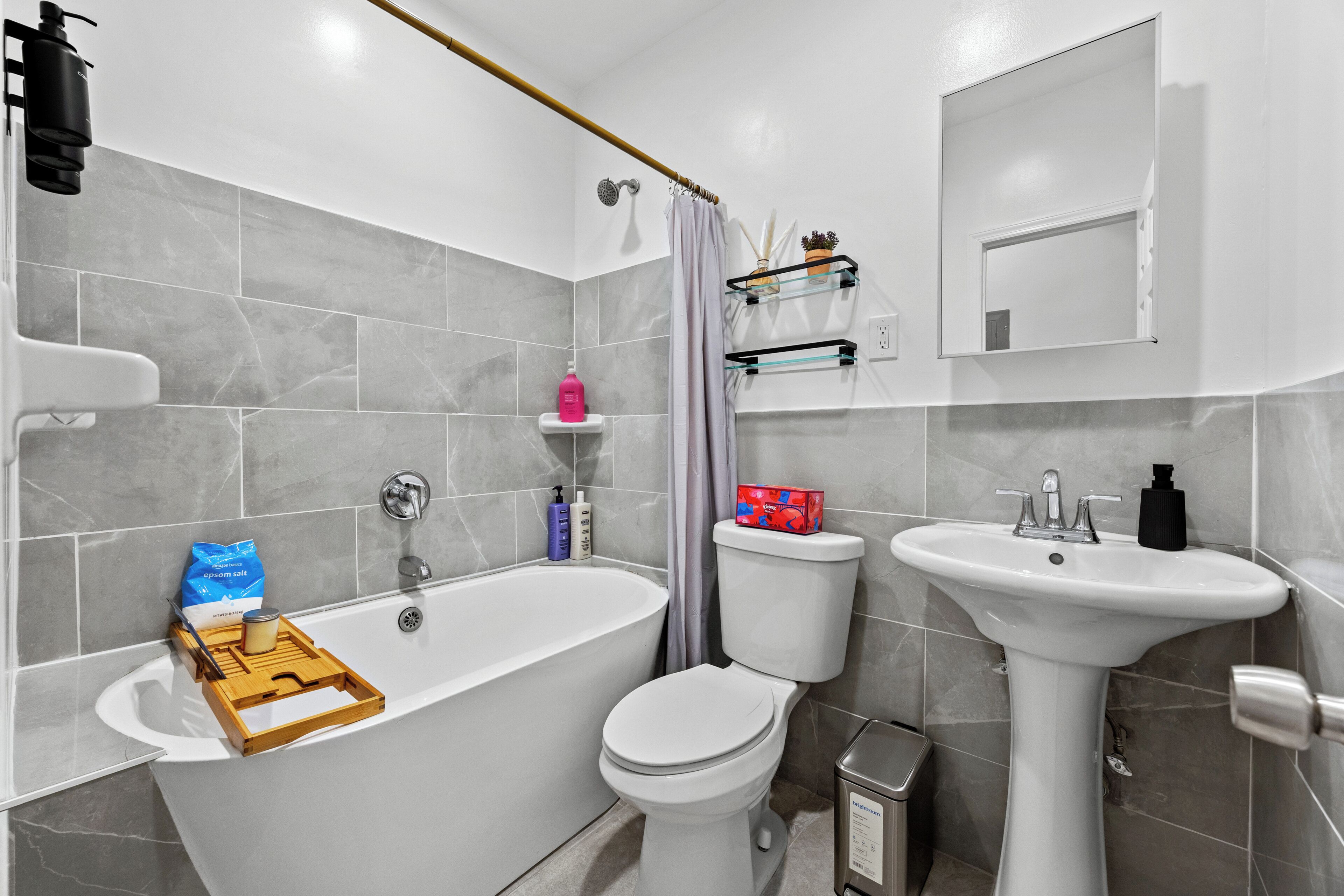 Towels, soap, shampoo, toilet paper