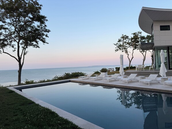Pool - Spacious 8-bedroom estate with AC in superb Ram Island-Shelter Island (Shelter Island)