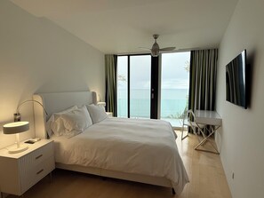 Room - Spacious 8-bedroom estate with AC in superb Ram Island-Shelter Island (Shelter Island)