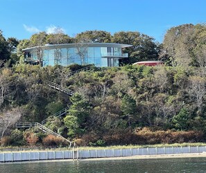 Exterior - Spacious 8-bedroom estate with AC in superb Ram Island-Shelter Island (Shelter Island)