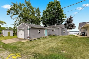 Exterior - 2 bedroom Cottage on Crooked Lake (Angola)