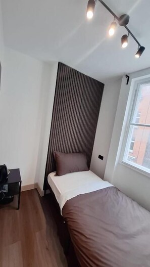 Single Room, City View | WiFi (free) - SOS House - London Grand (London)
