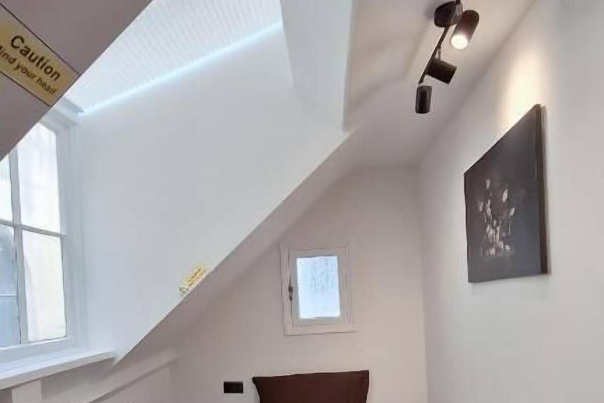 Single Room, 1 Twin Bed, City View | WiFi (free)