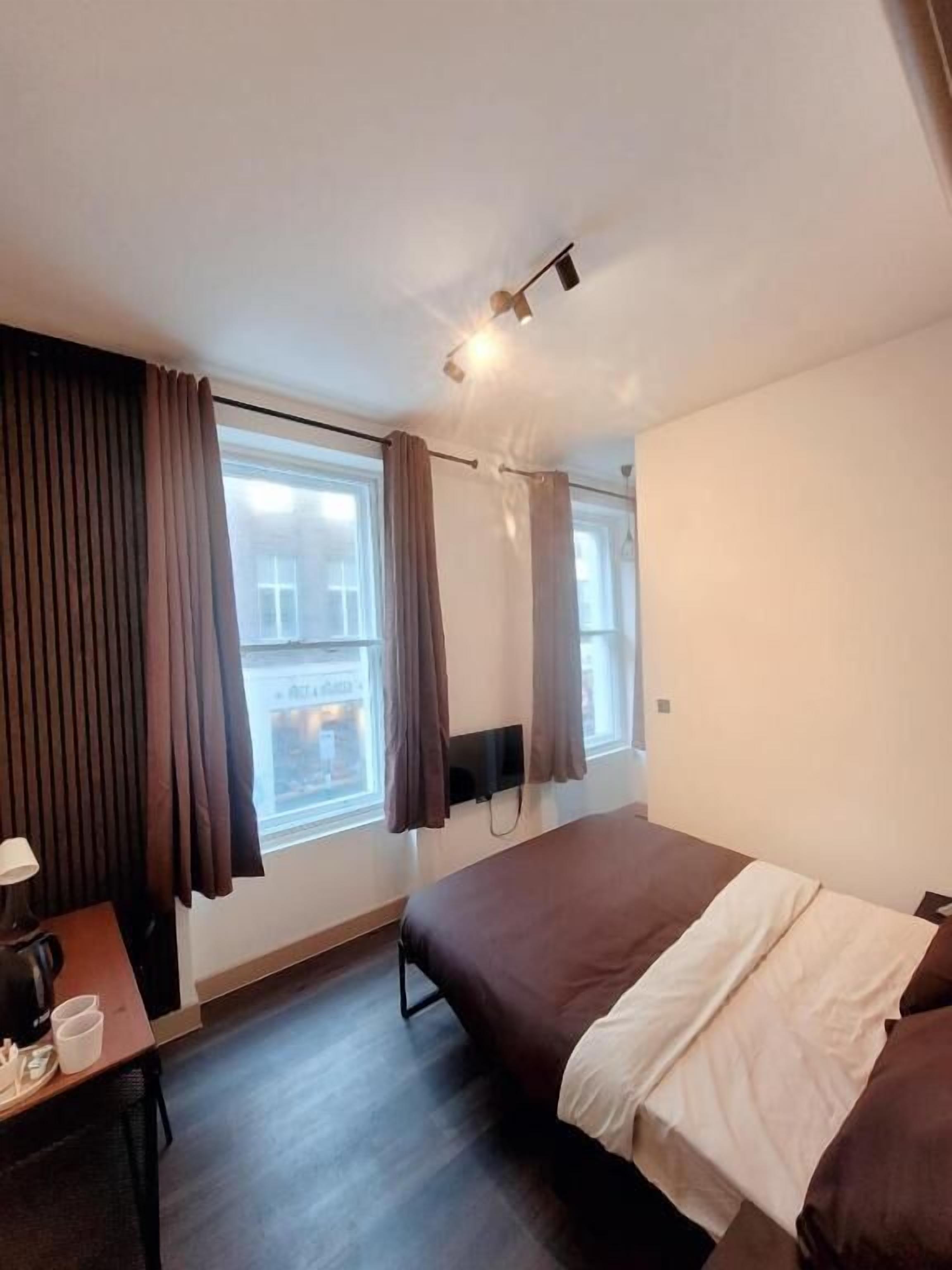Kahden hengen comfort-huone, ilmastointi, kaupunkinäköala