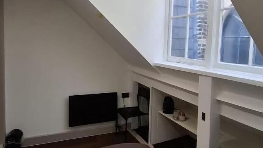 SOS House - London Grand