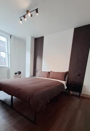 Double Room, City View | WiFi (free) - SOS House - London Grand (London)