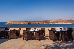 Outdoor dining - Retac Abu Simbel Nefertari Hotel (Abu Simbel)