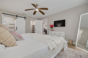 3 bedrooms, iron/ironing board, WiFi, bed sheets