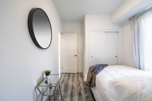 Cozy 2BR Escape With Parking, 5 Mins to The Falls