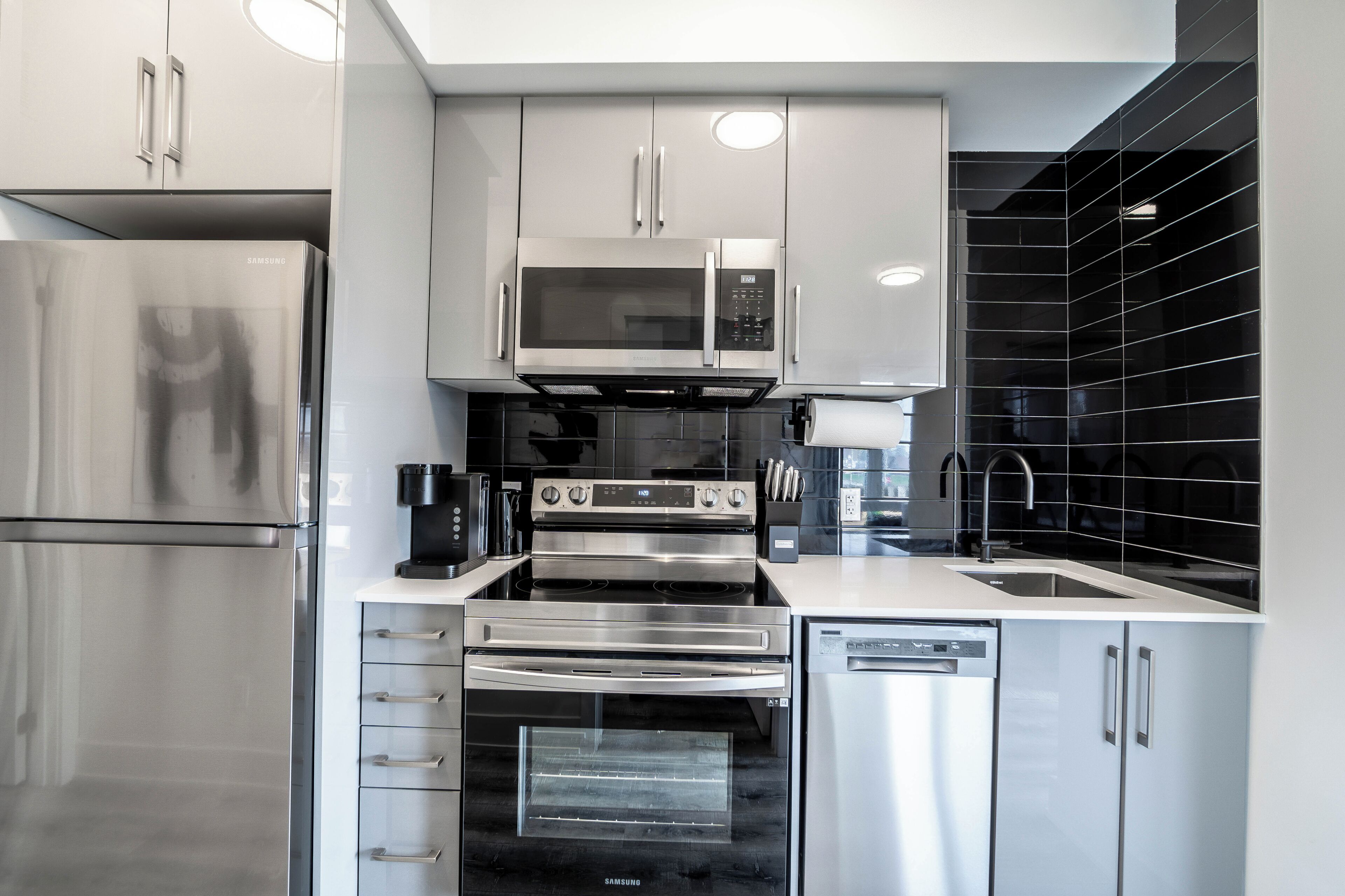 Coffee/tea maker, fridge, microwave, oven