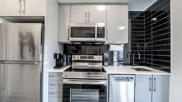 Coffee/tea maker, fridge, microwave, oven