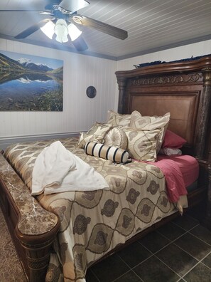 Room - 2-bedroom bed & breakfast in fantastic Fall Creek Falls with AC (Pikeville)