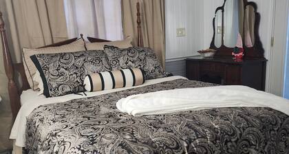 2-bedroom bed & breakfast in fantastic Fall Creek Falls with AC