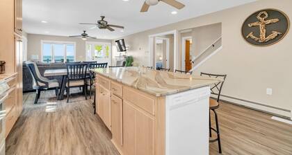 Port Austin Beach House | Hot Tub