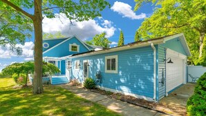 Exterior - Port Austin Beach House | Hot Tub (Port Austin)