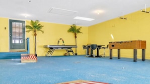 Games room - Port Austin Beach House | Hot Tub (Port Austin)
