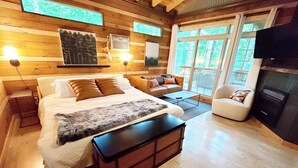 Traditional Tree House, Valley View | WiFi (free), bed sheets - Terralodge (Monteagle)
