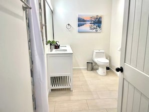 Deluxe Cottage | Bathroom - Terralodge (Monteagle)
