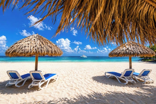 Private beach, white sand, 2 beach bars