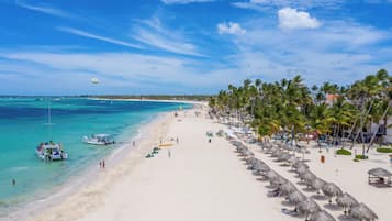 Playa privada, arena blanca y 2 bares en la playa