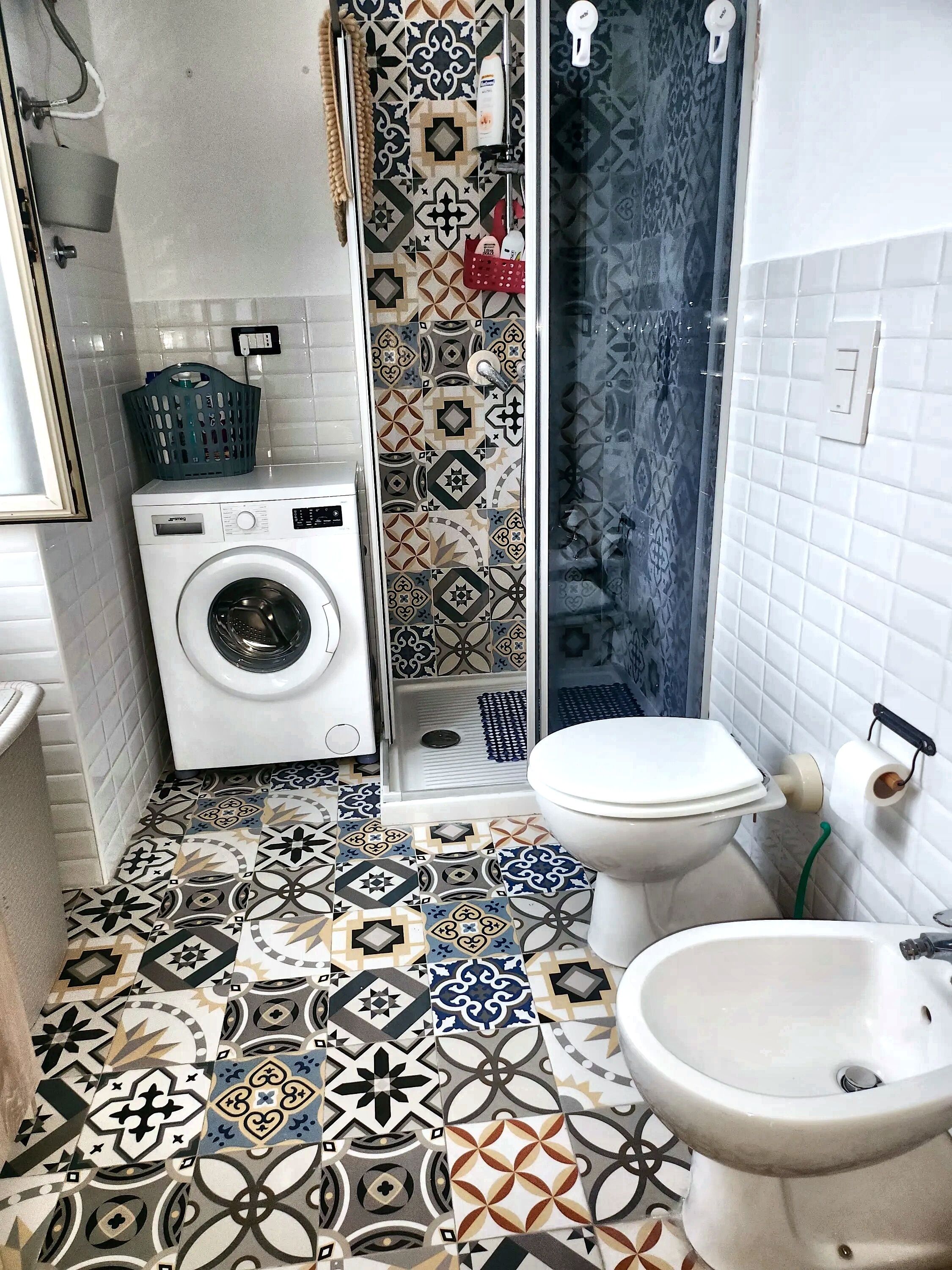Doccia, asciugacapelli, bidet, asciugamani