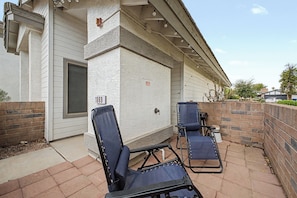 A patio with two lounge chairs, a fire hydrant, and a house number 1069. - NEW!! 2-bedroom Condo in Tranquil Chandler with cool AC (Chandler)
