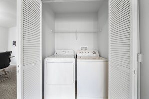 A laundry room with two white washing machines and a dryer. - 15min from Disney - Spacious Starwars themed condo (Kissimmee)