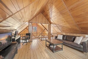 Smart TV - Cozy Masthope Chalet on 2 Private Wooded Acres w/ Grill, Fire Pit & Pet-Friendly (Lackawaxen)