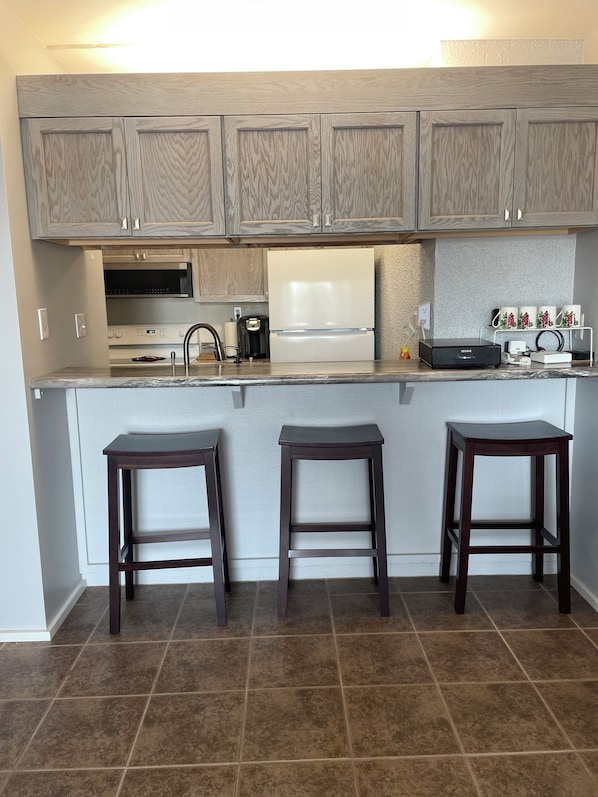 Private kitchen - 1 bedroom condo w/larger deck, indoor and outdoor pool, Sunny view of harbor. (Clear Lake)