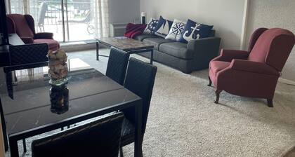 1 bedroom condo w/larger deck, indoor and outdoor pool, Sunny view of harbor.