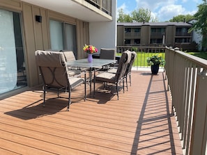 Outdoor dining - 1 bedroom condo w/larger deck, indoor and outdoor pool, Sunny view of harbor. (Clear Lake)