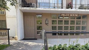 Unclassified image, 5 of 16, button - Anchor Stay!  Condo w/larger deck overlooking harbor, sleeps up to 6 (Clear Lake)